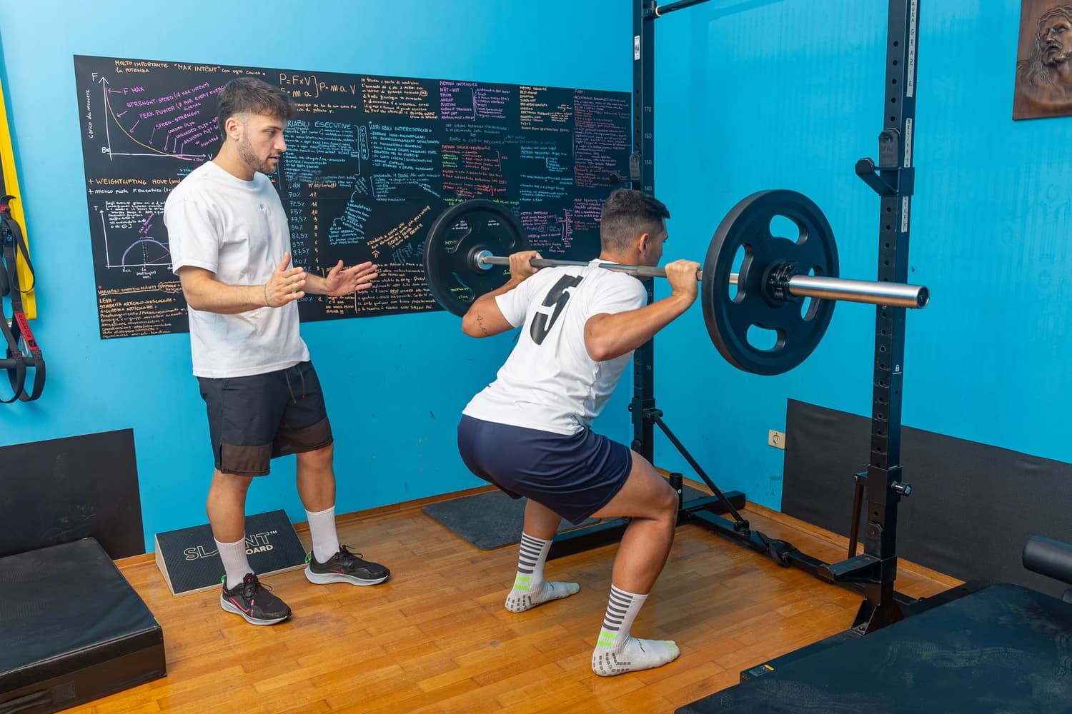 Percorsi di preparazione atletica progettati per migliorare le qualità fisiche richieste dal modello prestativo del tuo sport, lavorando in modo completo su tutte le sue aree.